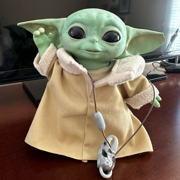 Star Wars The Mandalorian The Child Animatronic Edition 7" Tall Toy F1119 Works - Picture 1 of 6